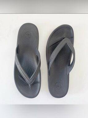 ▪️CROCS Men's Gray "Crocband" Flip Flop Sandals ~ 12